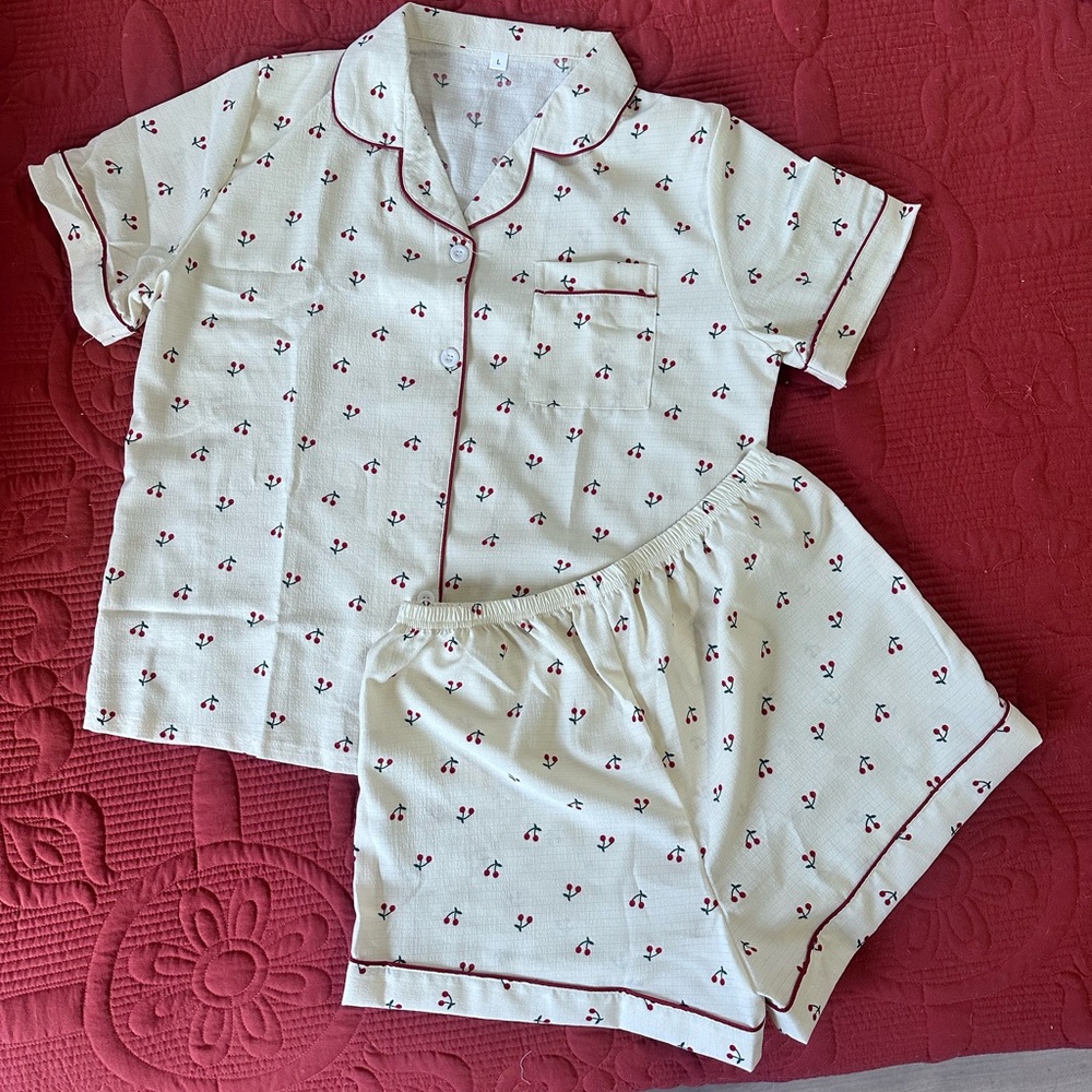 Women’s Cream Cherry-Print Short Pajama Set